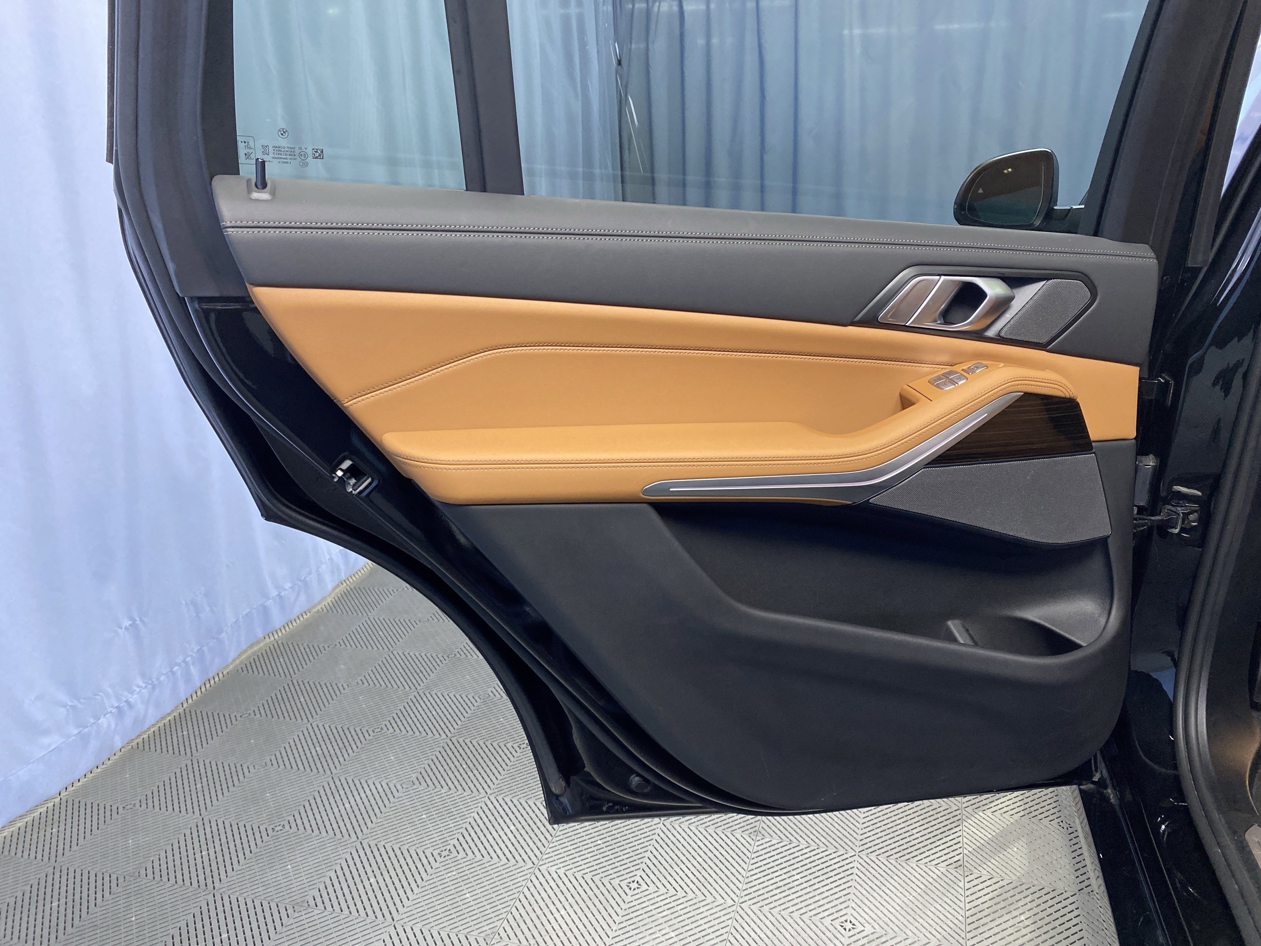 Used 2024 BMW X7 xDrive40i w/ Premium Package image 19