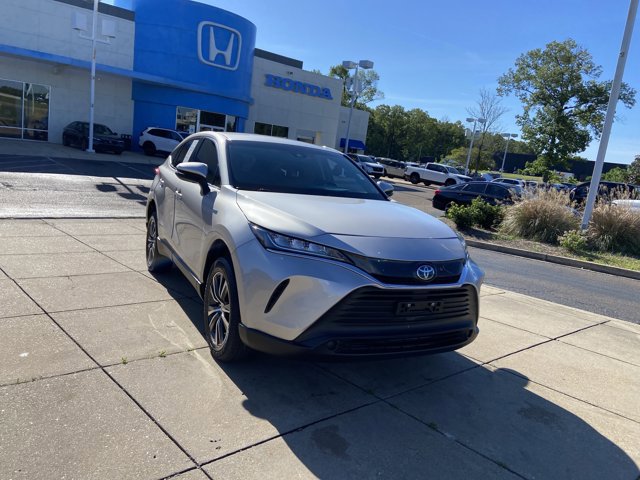 Used 2021 Toyota Venza LE image 2