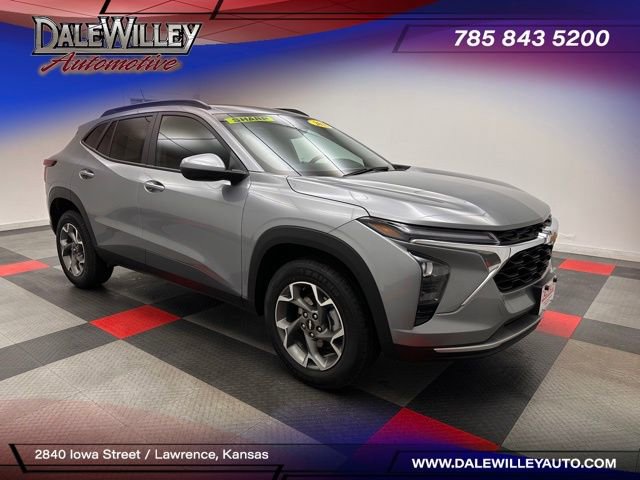 Used 2025 Chevrolet Trax LT image 1