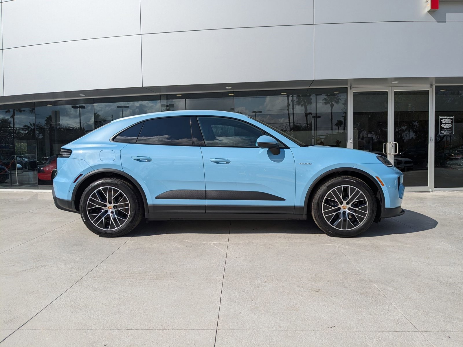 New 2025 Porsche Macan Electric RWD image 7
