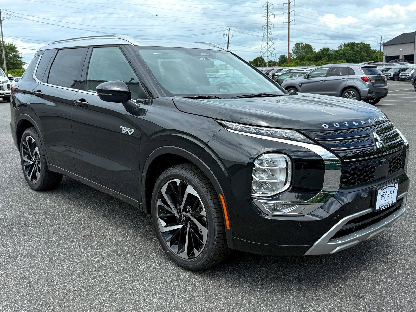 New 2025 Mitsubishi Outlander SEL image 1