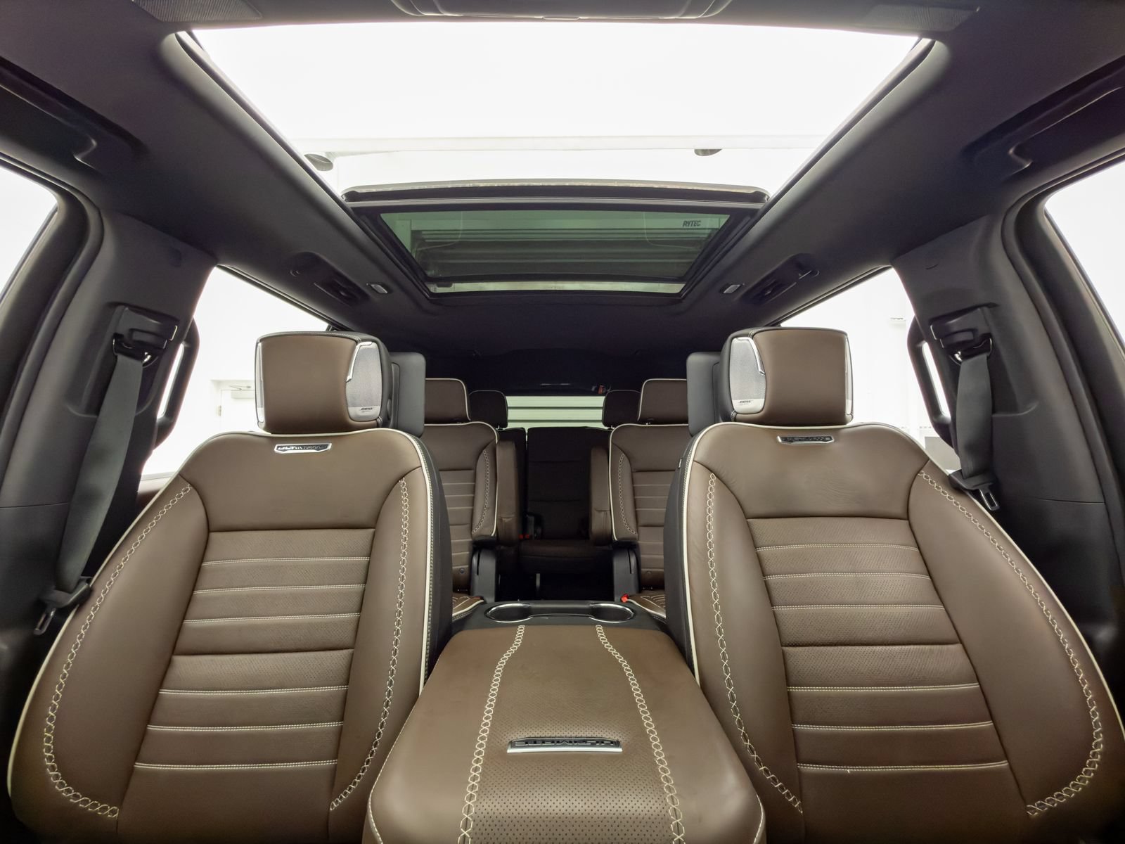 Used 2025 GMC Yukon Denali Ultimate AWD/4WD image 15