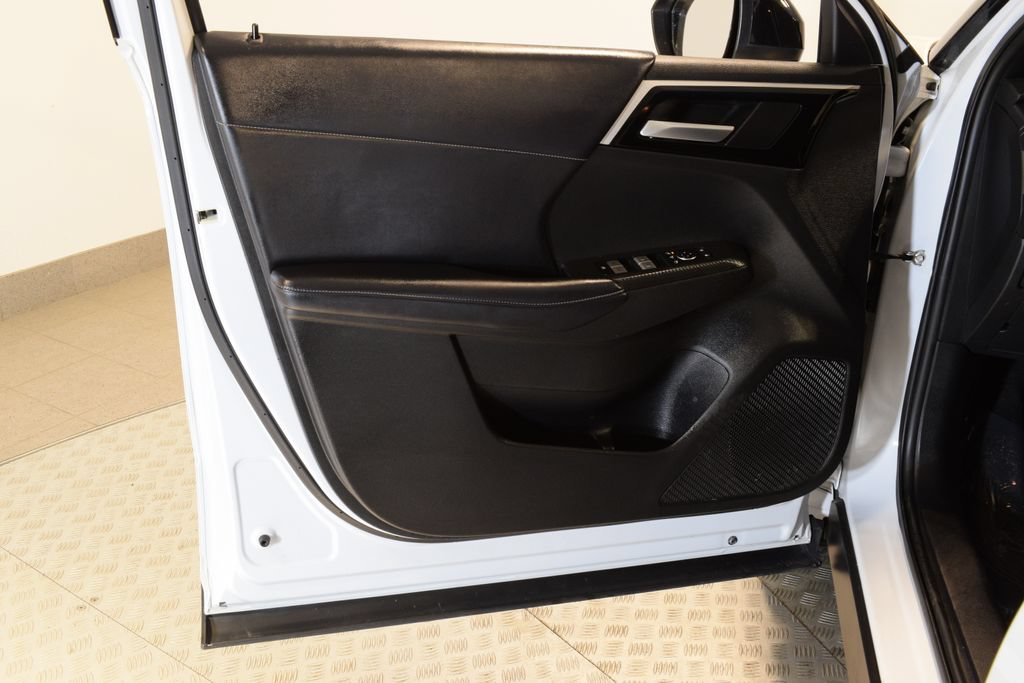 Used 2023 Mitsubishi Outlander SE AWD/4WD image 9