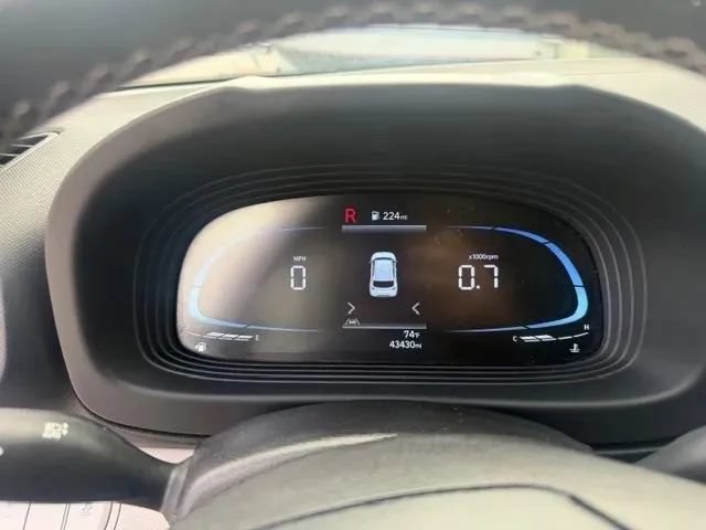 Used 2024 Hyundai Venue SEL FWD image 19