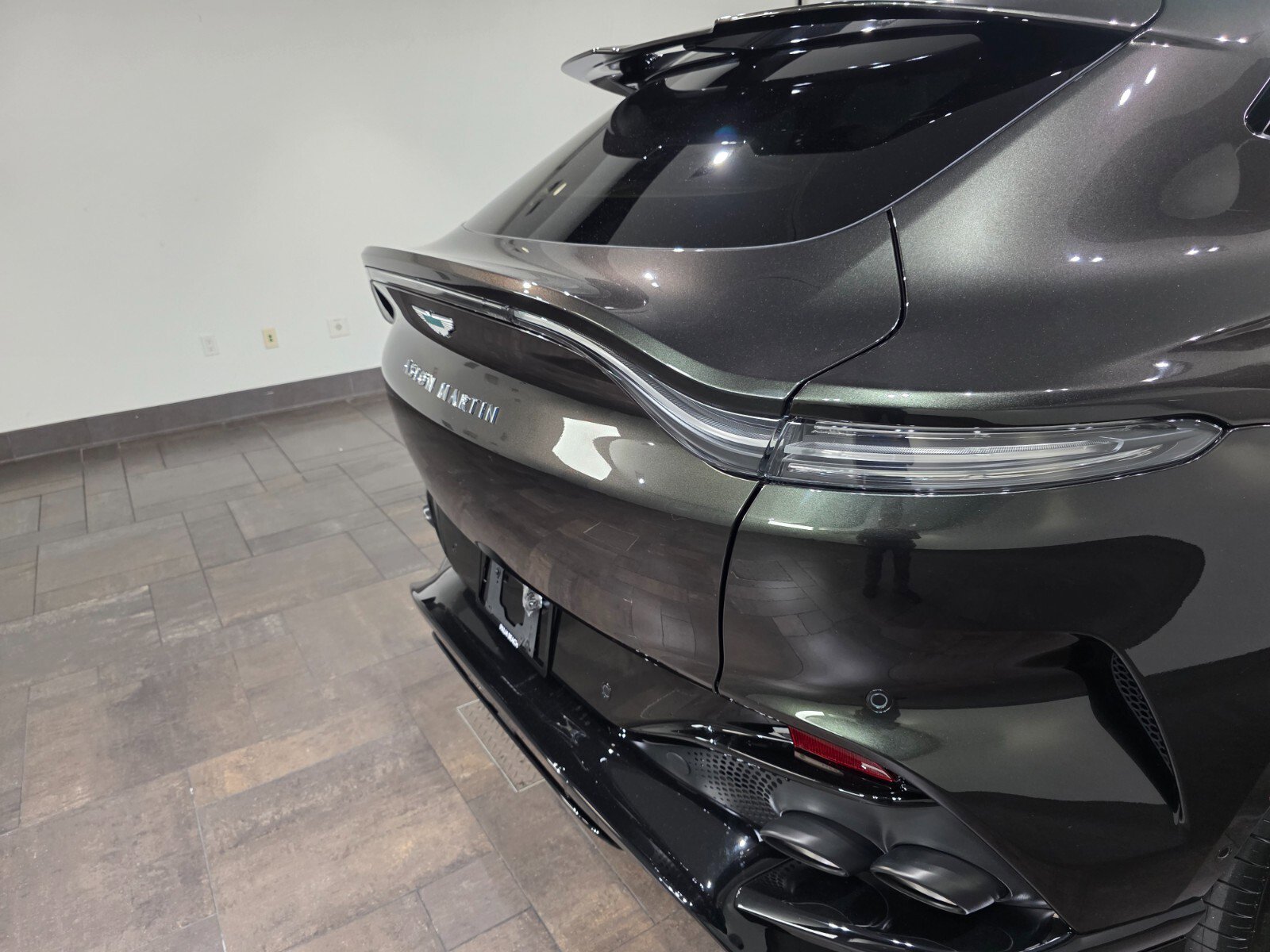 Used 2026 Aston Martin DBX 707 image 8