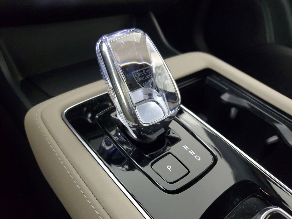 Certified 2025 Volvo XC90 B6 Plus image 35