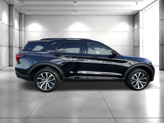Used 2025 Ford Explorer ST-Line image 8