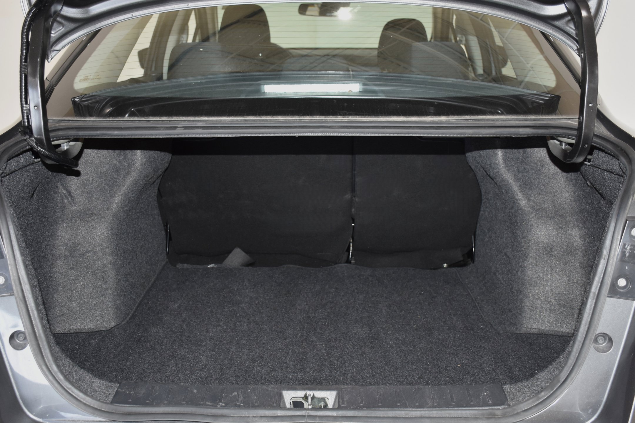 Used 2025 Nissan Versa SV FWD image 29