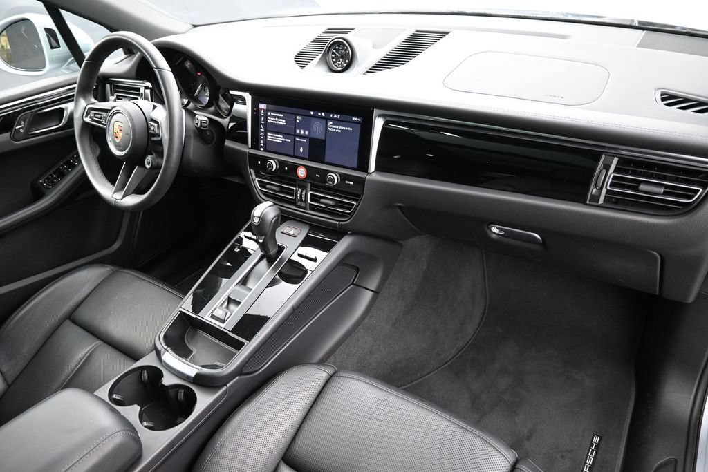 Certified 2026 Porsche Macan AWD/4WD image 29