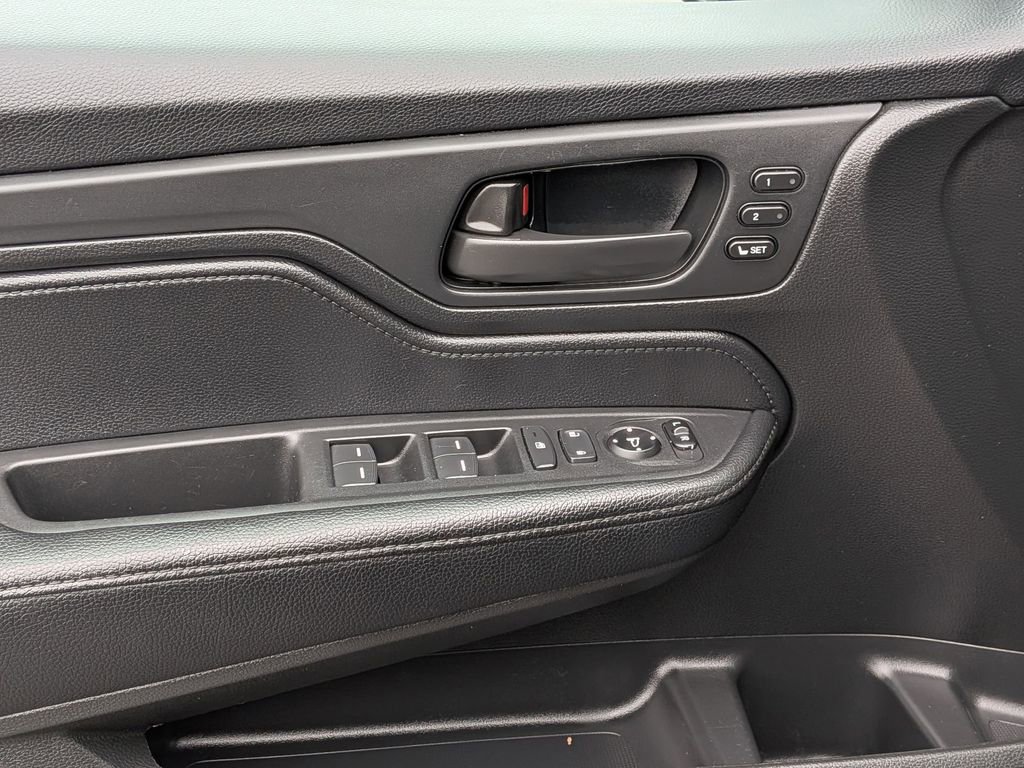 Used 2024 Honda Odyssey Sport image 13