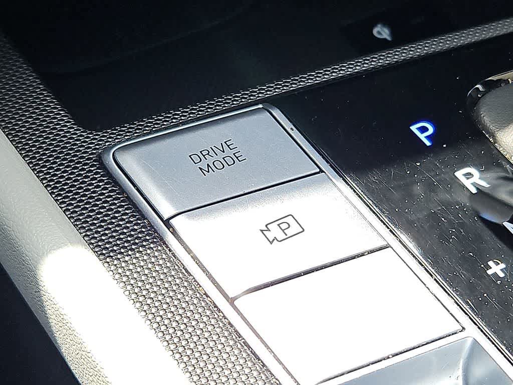 Used 2025 Hyundai Elantra Limited FWD image 28
