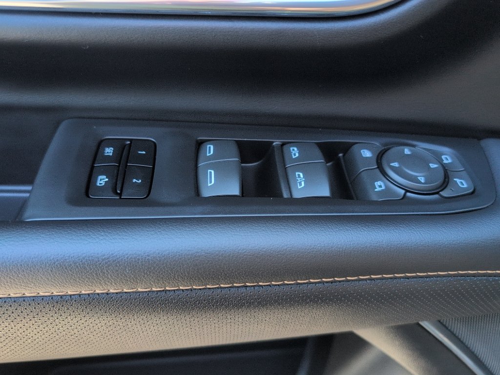 Used 2023 GMC Yukon AT4 w/ AT4 Premium Package AWD/4WD image 33