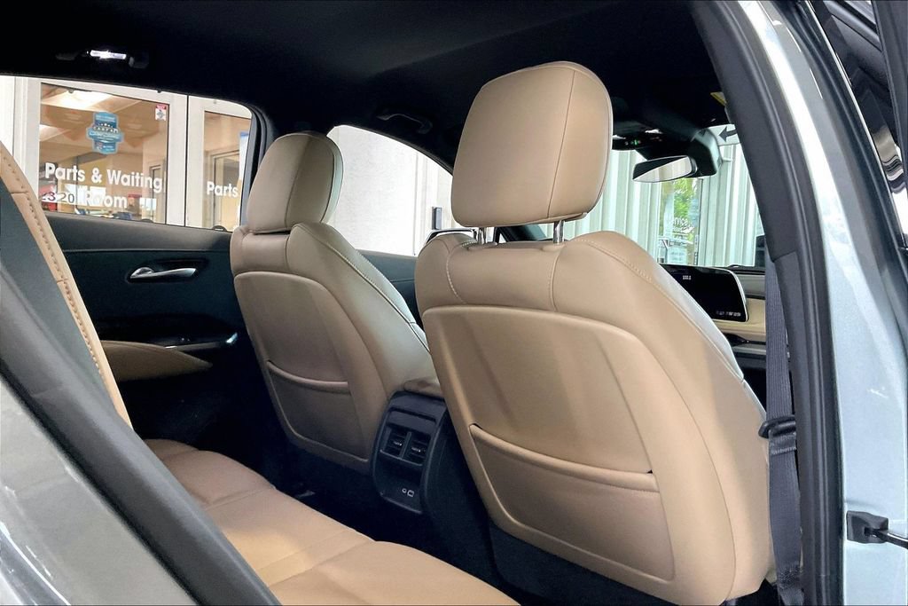 Used 2025 Cadillac XT4 Premium Luxury FWD image 20