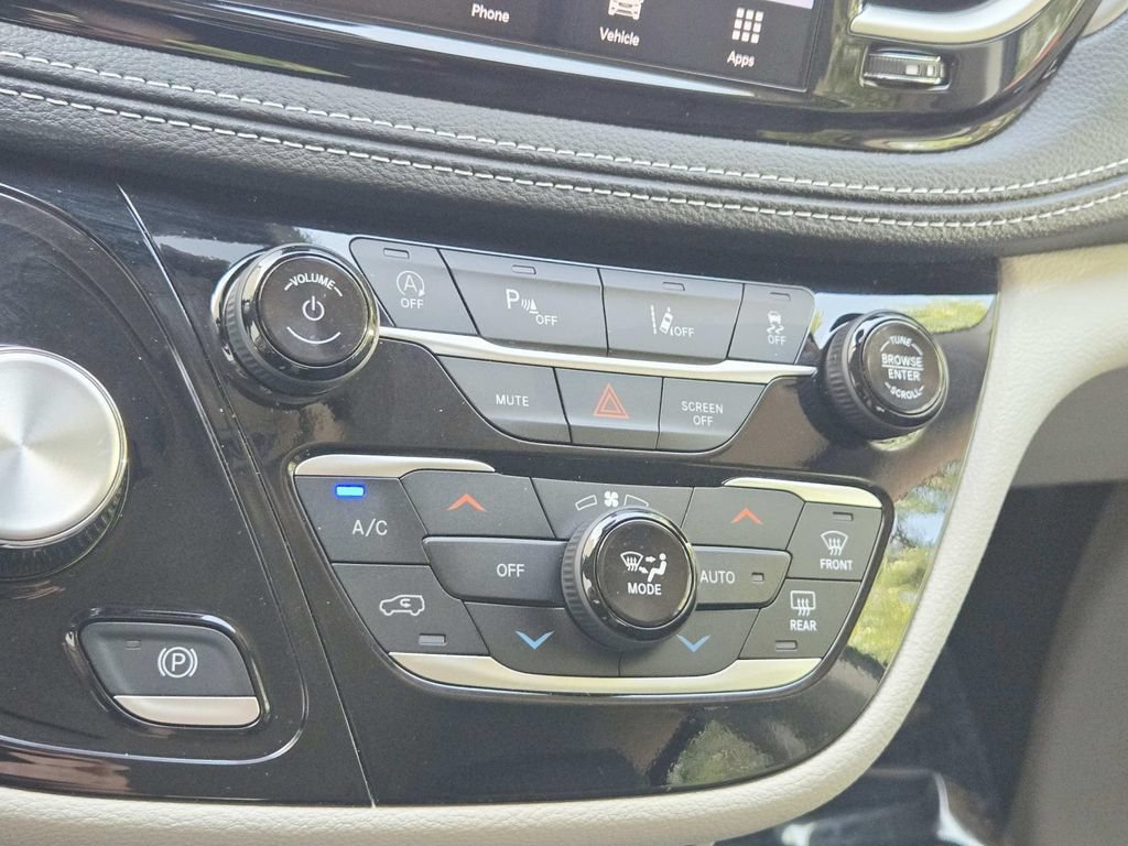 Used 2024 Chrysler Pacifica Touring-L w/ Road Tripper Package FWD image 29