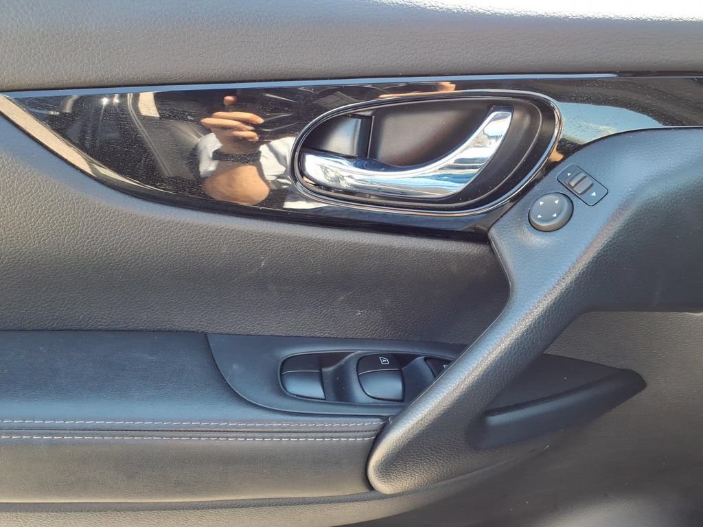 Used 2022 Nissan Rogue Sport SL AWD/4WD image 15