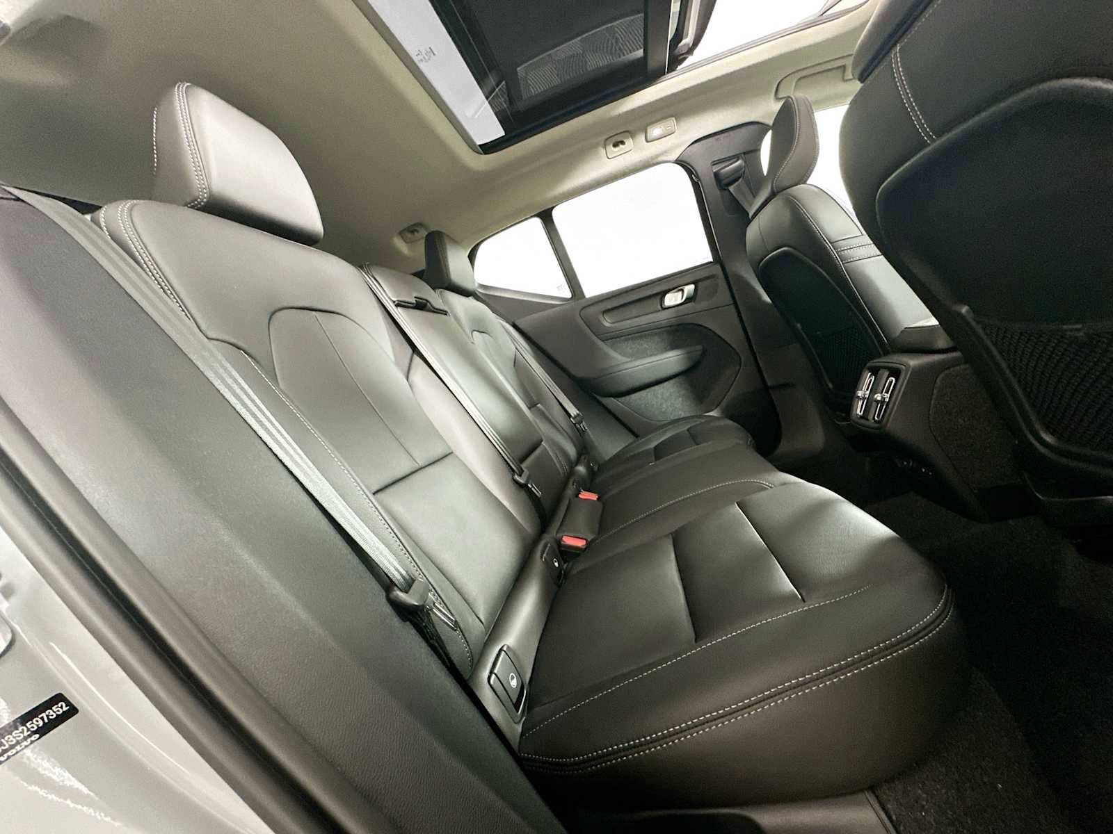 Used 2025 Volvo XC40 B5 Core w/ Climate Package image 25