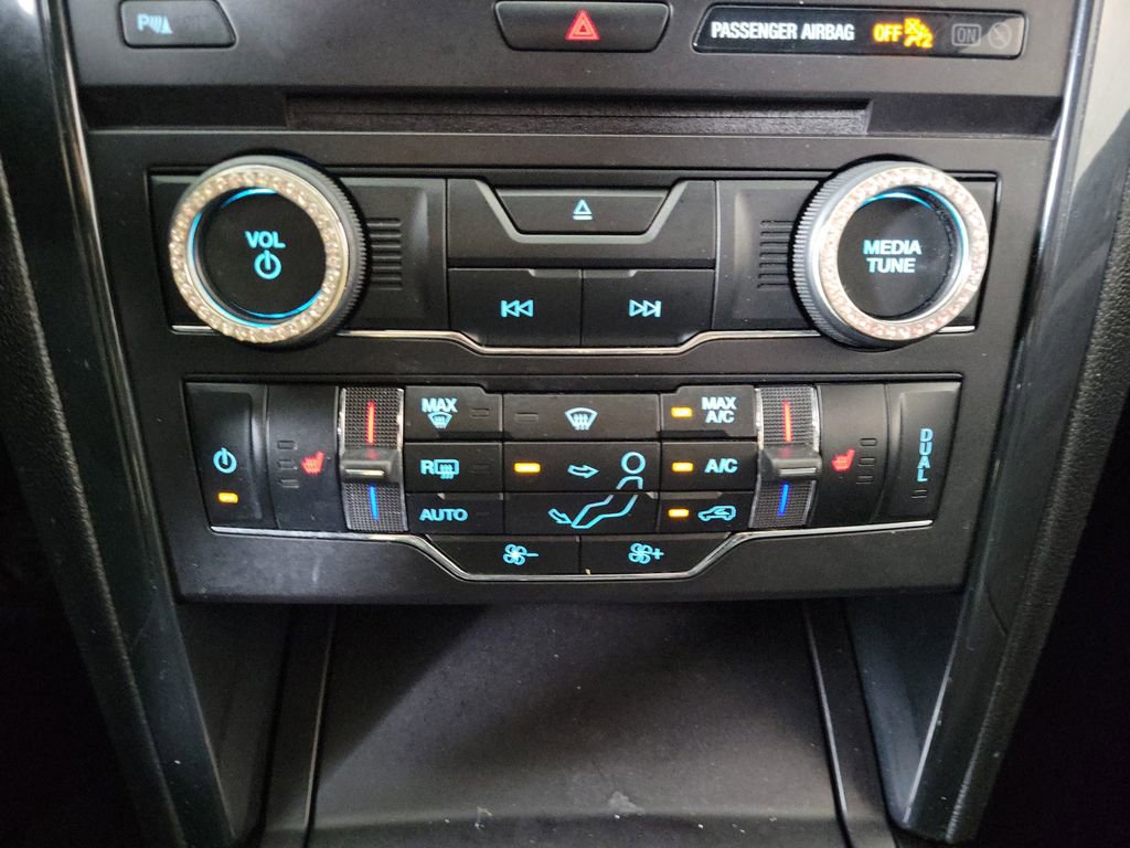 Used 2017 Ford Explorer XLT w/ Equipment Group 202A FWD image 21