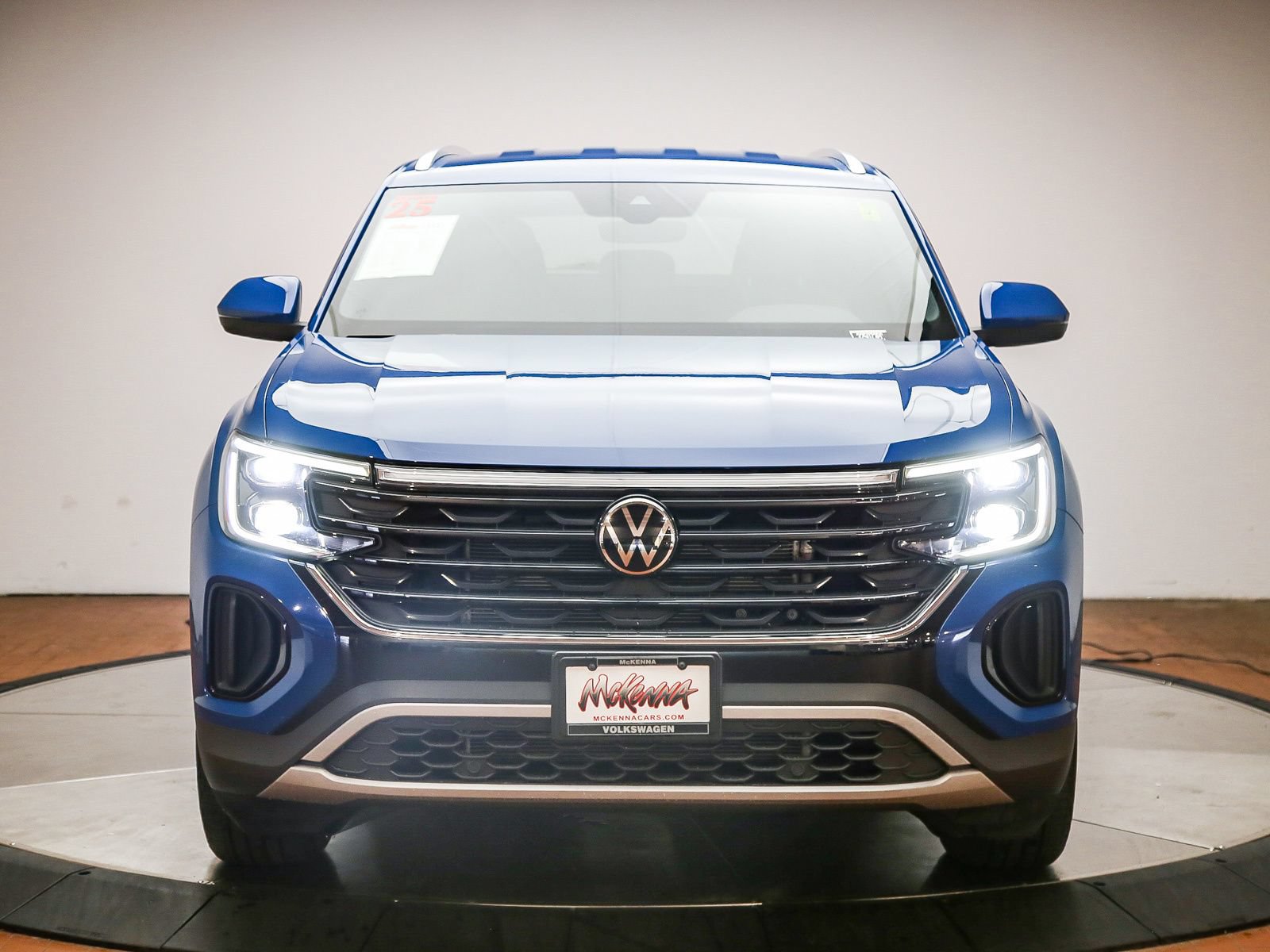 Used 2025 Volkswagen Atlas Cross Sport SE FWD image 2