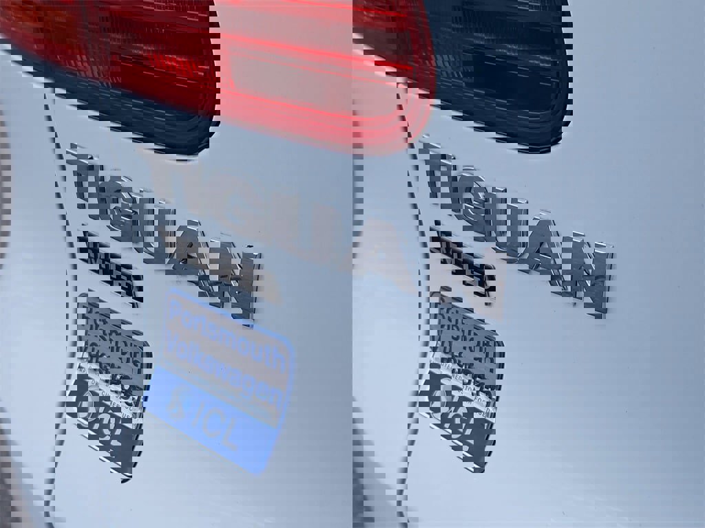 Used 2017 Volkswagen Tiguan Limited w/ Premium Package image 12