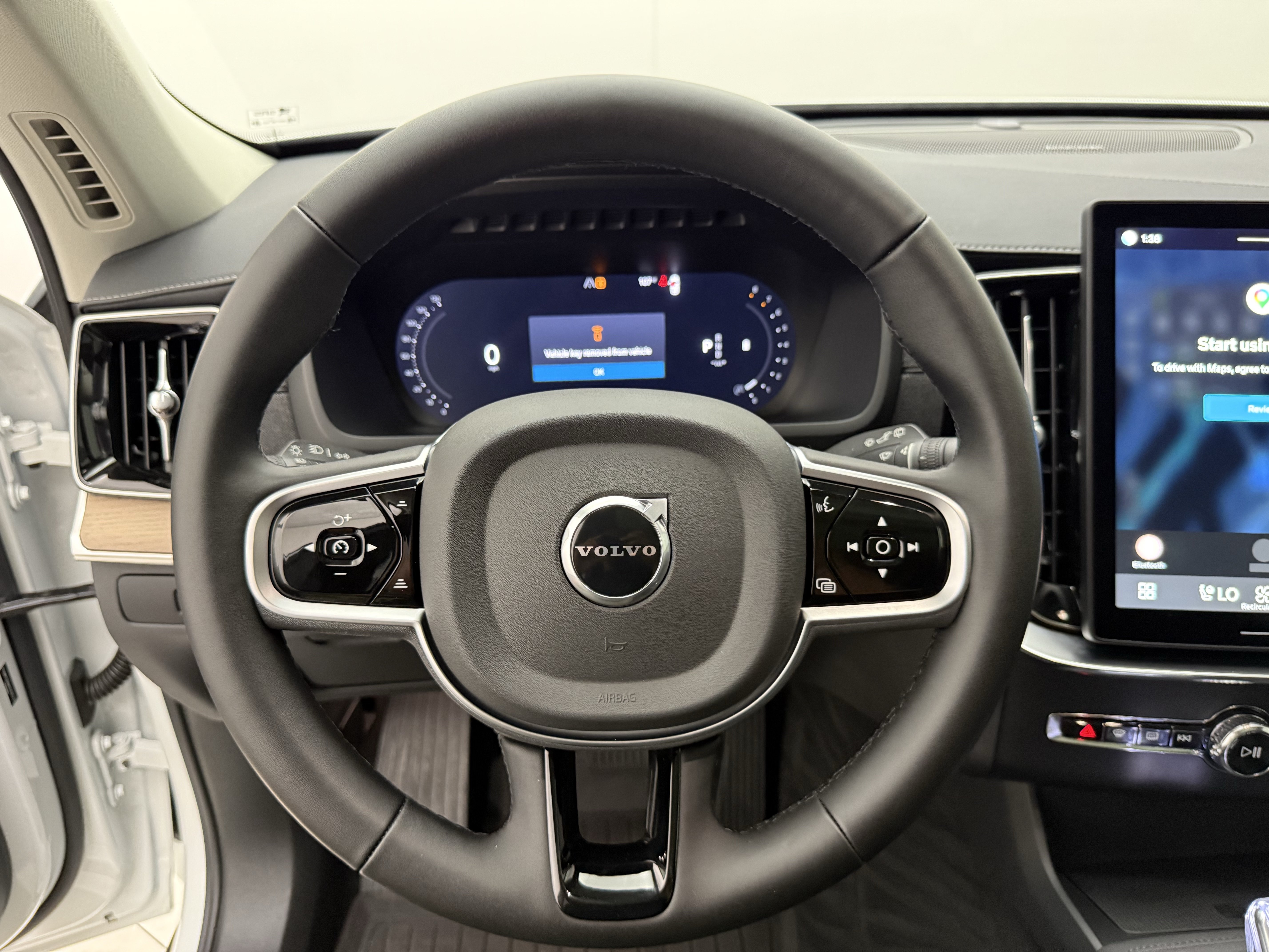 Certified 2025 Volvo XC90 B5 Plus w/ Protection Package Premier AWD/4WD image 16