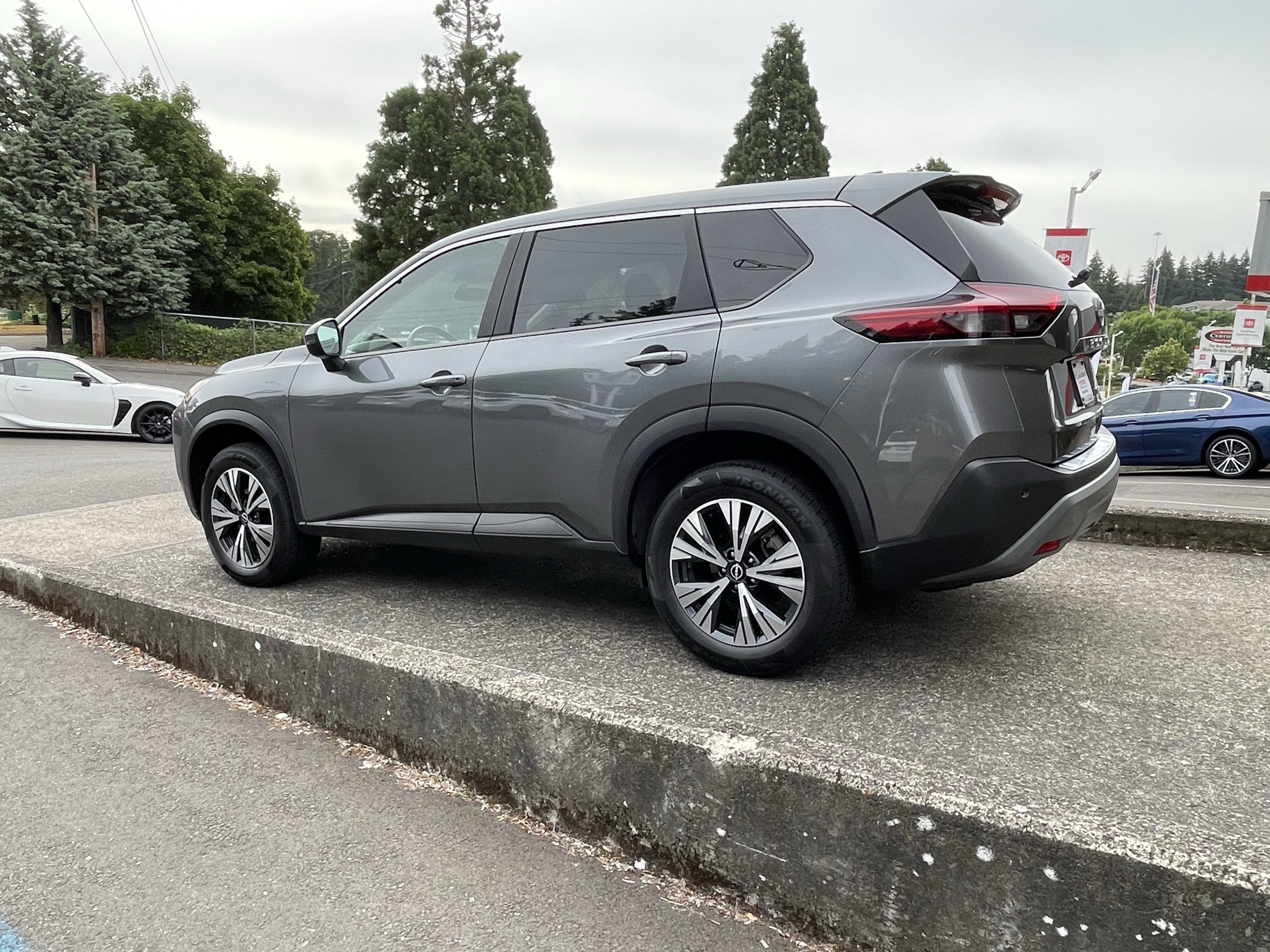 Used 2022 Nissan Rogue SV AWD/4WD image 5