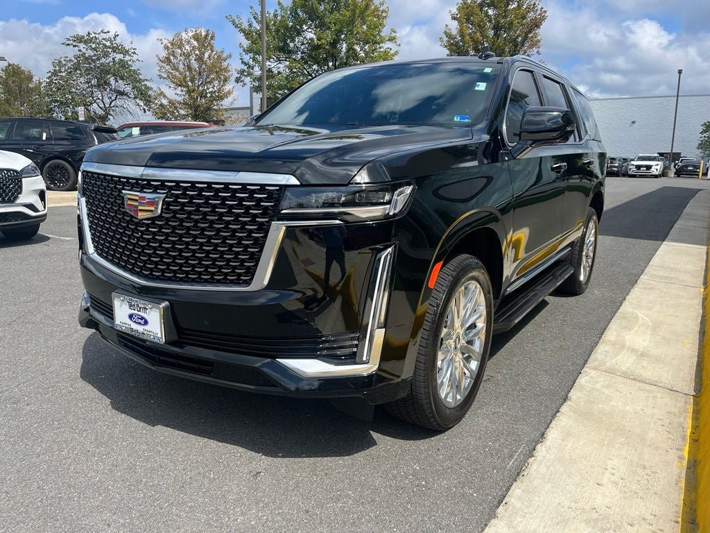 Used 2024 Cadillac Escalade Premium Luxury AWD/4WD image 3