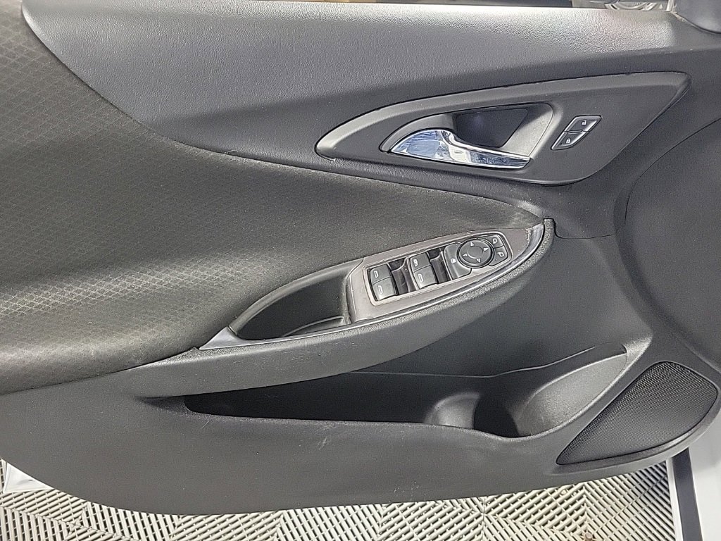 Used 2017 Chevrolet Malibu LT w/ Driver Confidence Package image 13