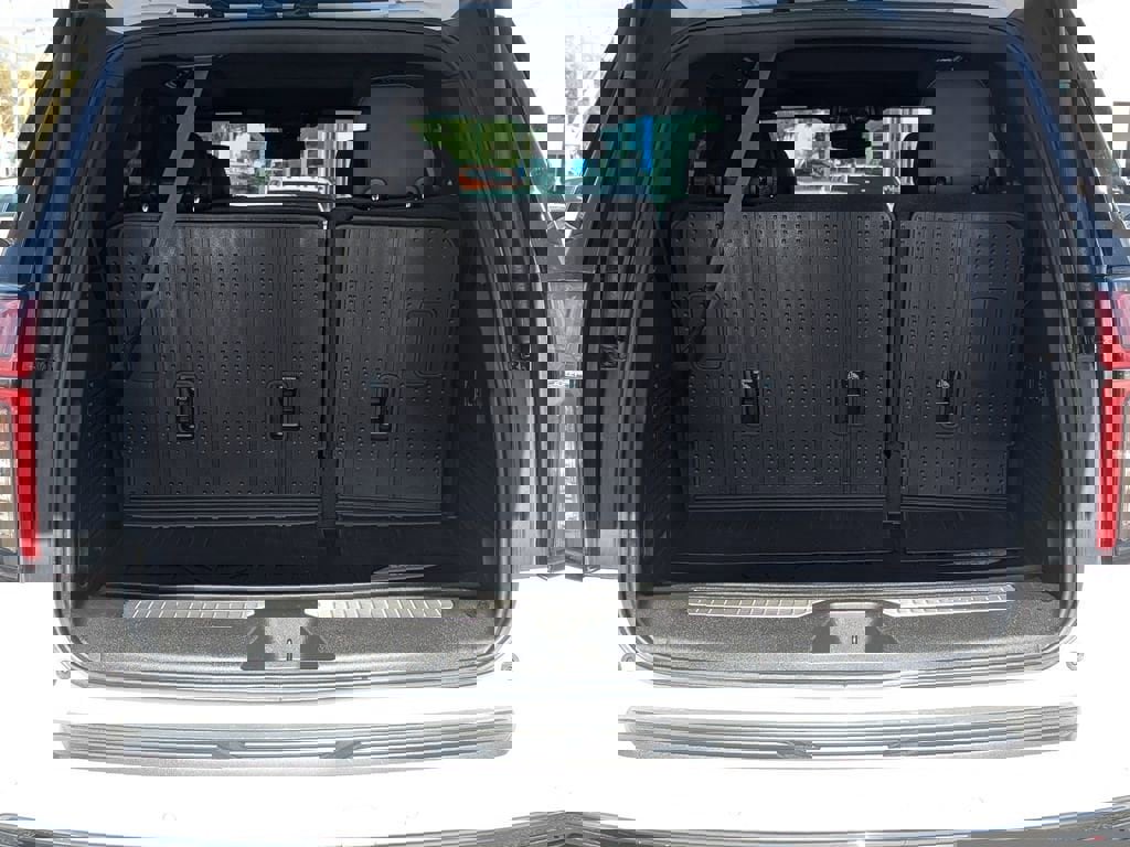 Certified 2023 Chevrolet Tahoe Z71 w/ Luxury Package image 8