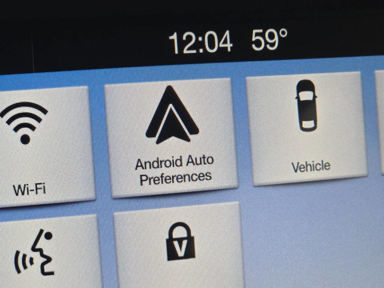 Used 2017 Ford Explorer XLT w/ Equipment Group 201A image 16