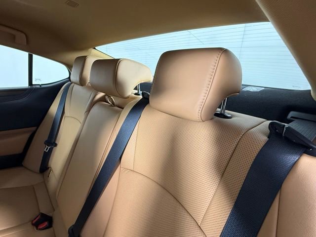 Used 2025 Lexus ES 350 w/ Premium Package image 32