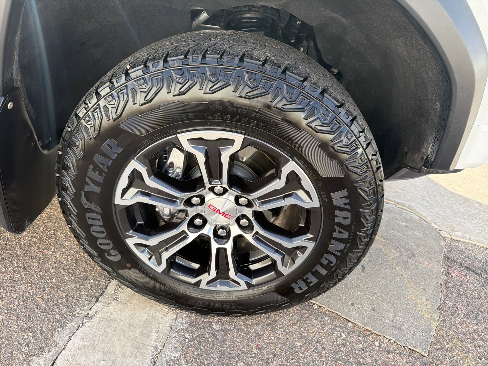 Used 2023 GMC Canyon AT4 image 11