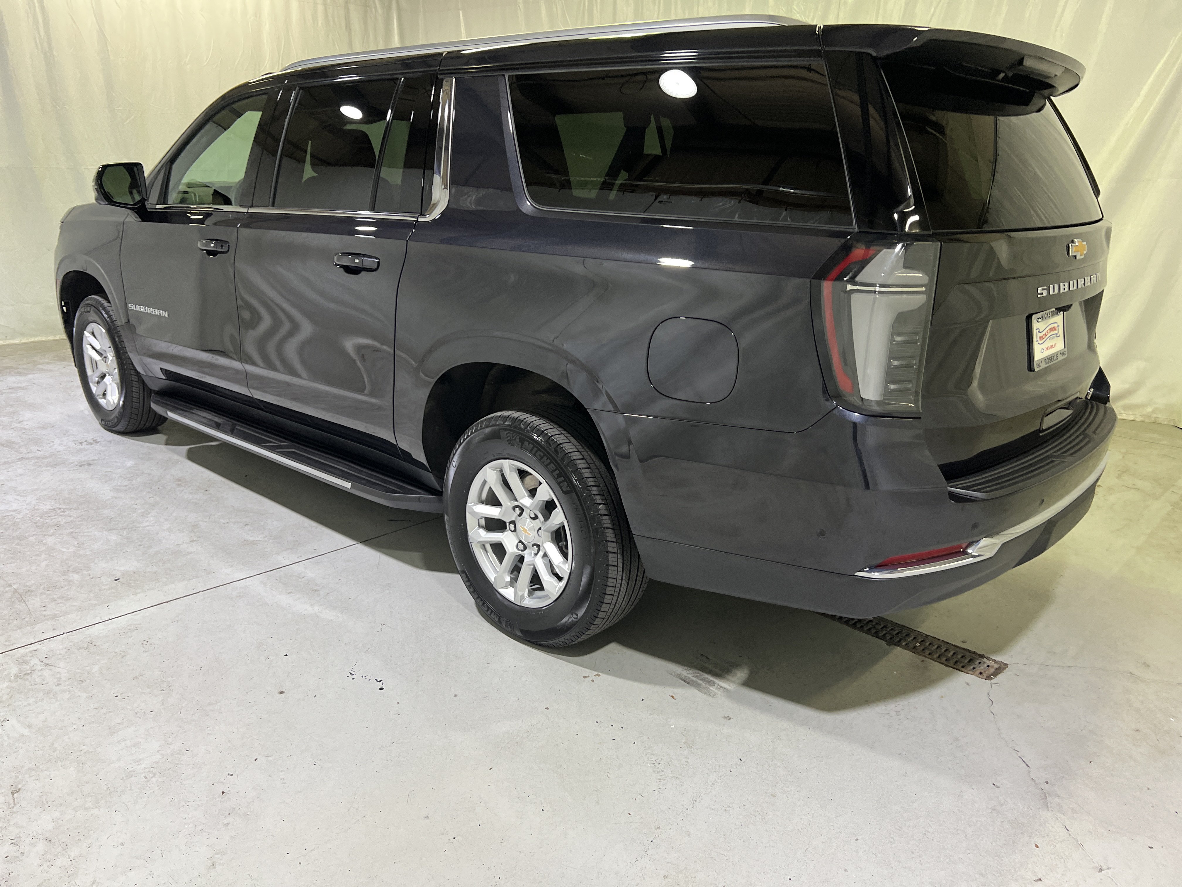 Certified 2026 Chevrolet Suburban LT w/ Comfort Package AWD/4WD image 8
