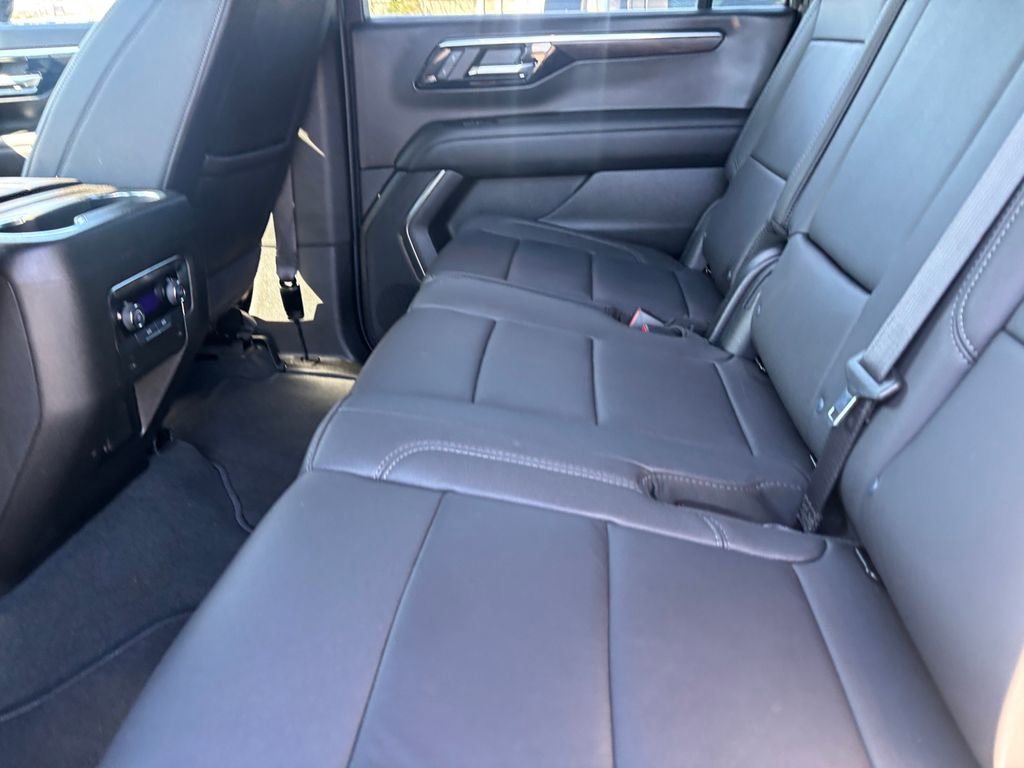 Certified 2025 Chevrolet Suburban Z71 image 23