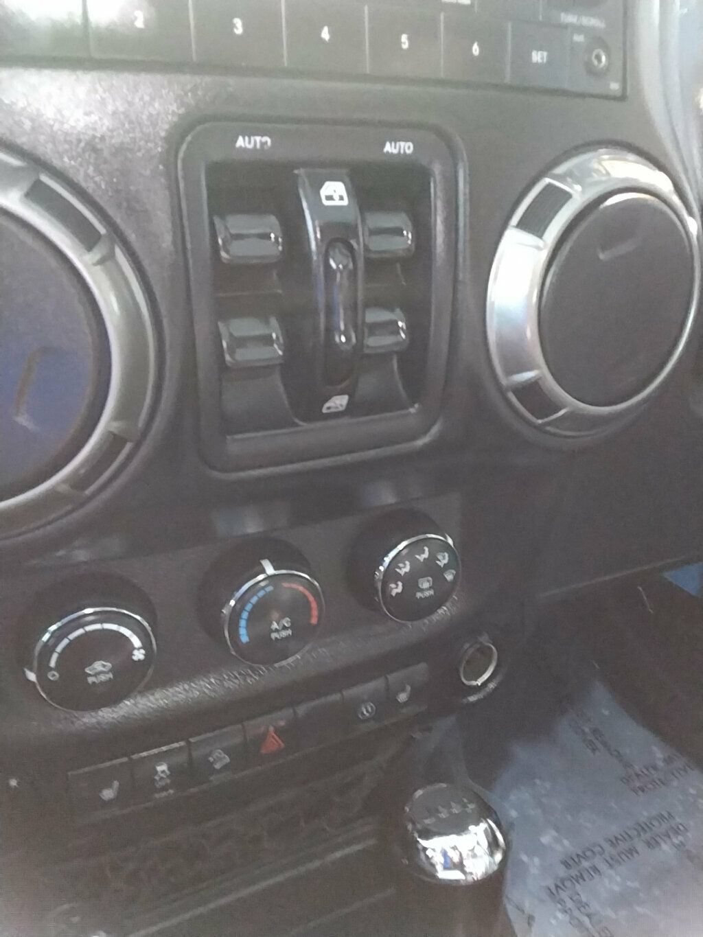 Used 2018 Jeep Wrangler Unlimited Sahara AWD/4WD image 17