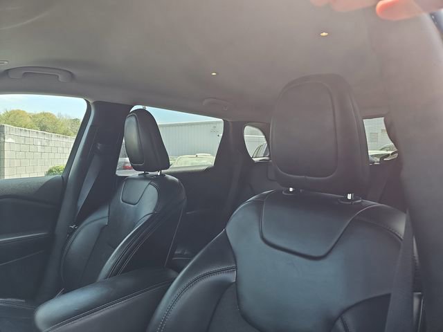 Used 2019 Jeep Cherokee Latitude Plus w/ Cold Weather Group image 12