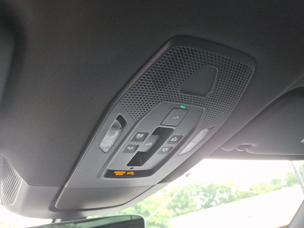 Used 2025 Porsche Macan Electric RWD image 27