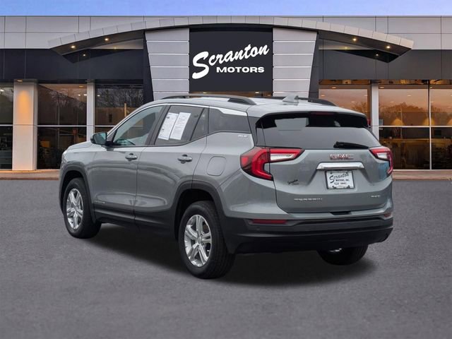 Used 2024 GMC Terrain SLE w/ Driver Convenience Package image 3