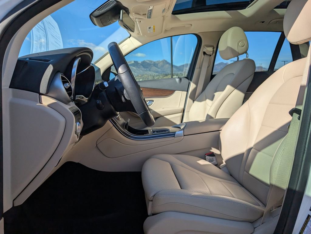 Used 2022 Mercedes-Benz GLC 300 4MATIC image 11