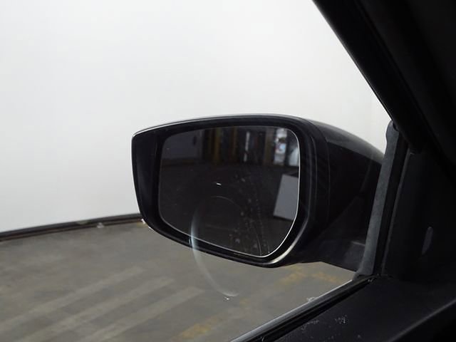 Used 2019 Nissan Kicks SR image 32