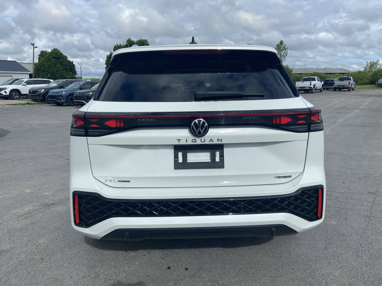 New 2026 Volkswagen Tiguan SEL R-Line AWD/4WD image 5
