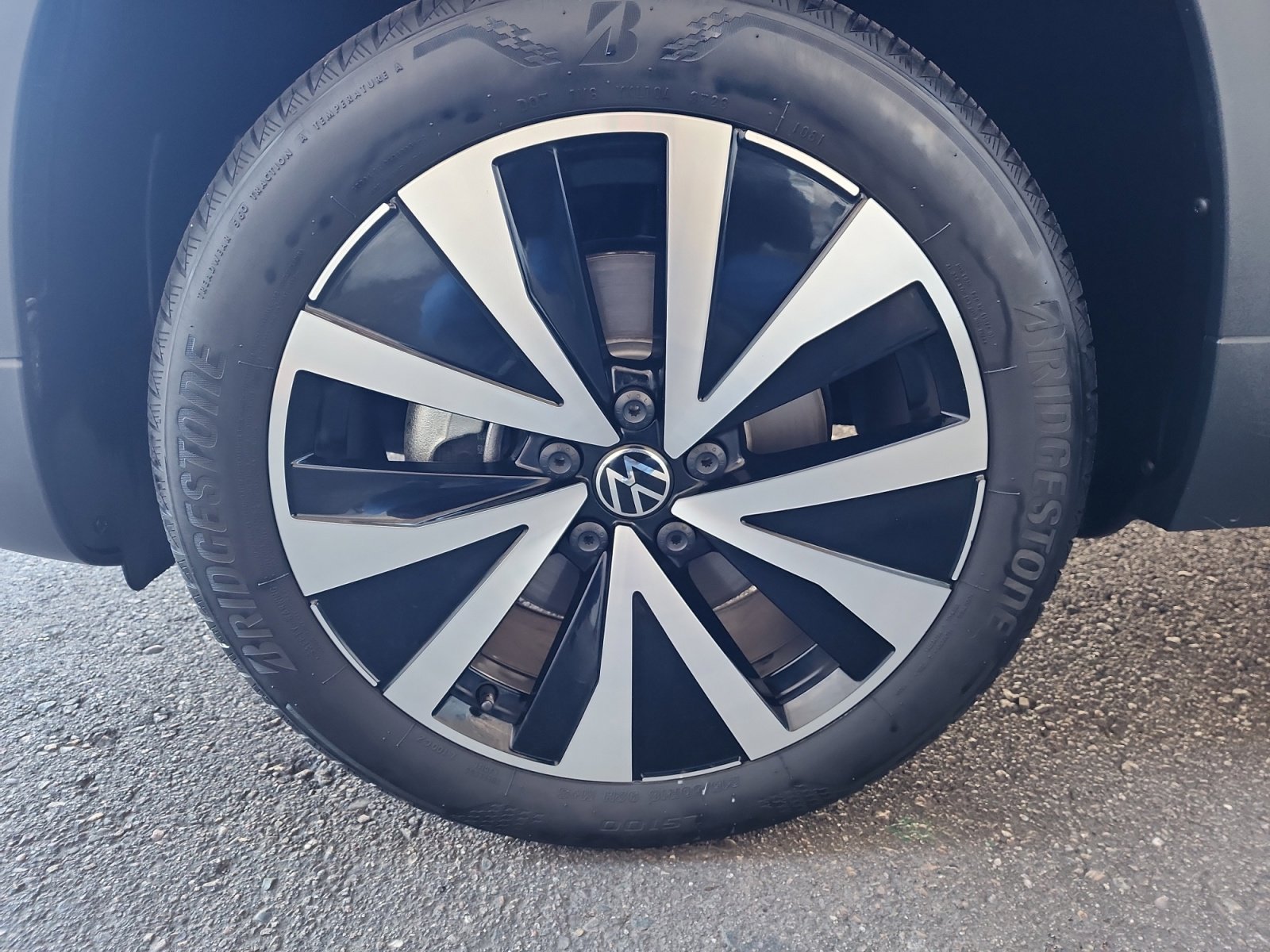 Certified 2024 Volkswagen Taos SE image 26