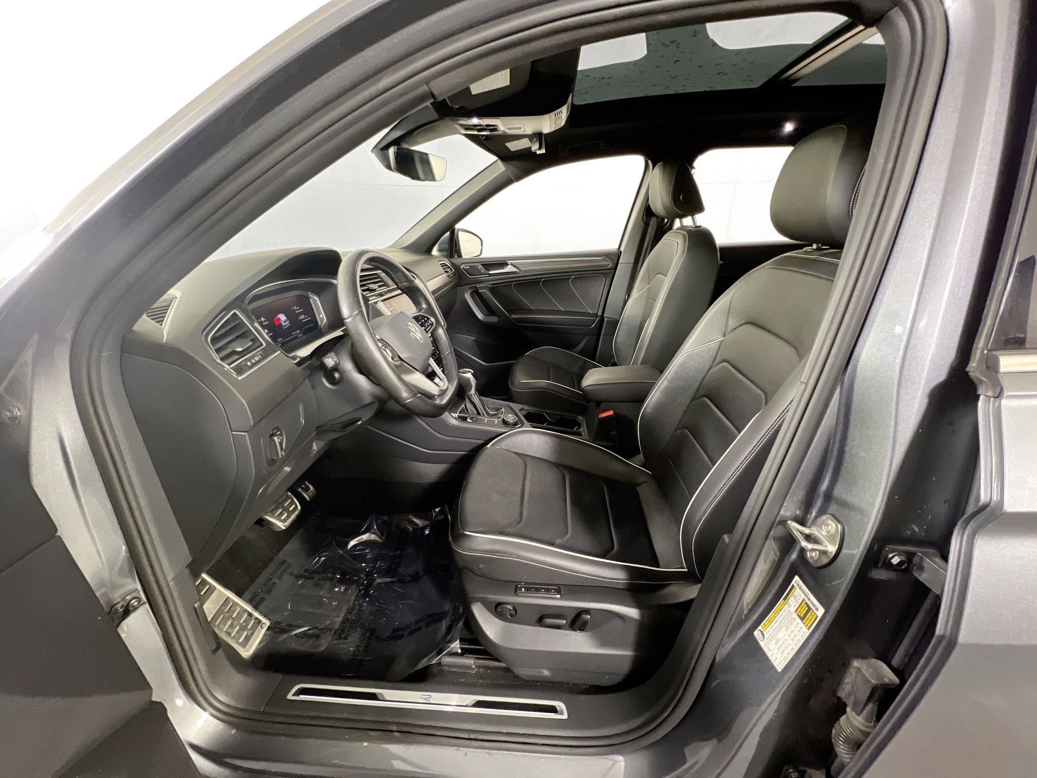 Used 2022 Volkswagen Tiguan SEL R-Line image 21