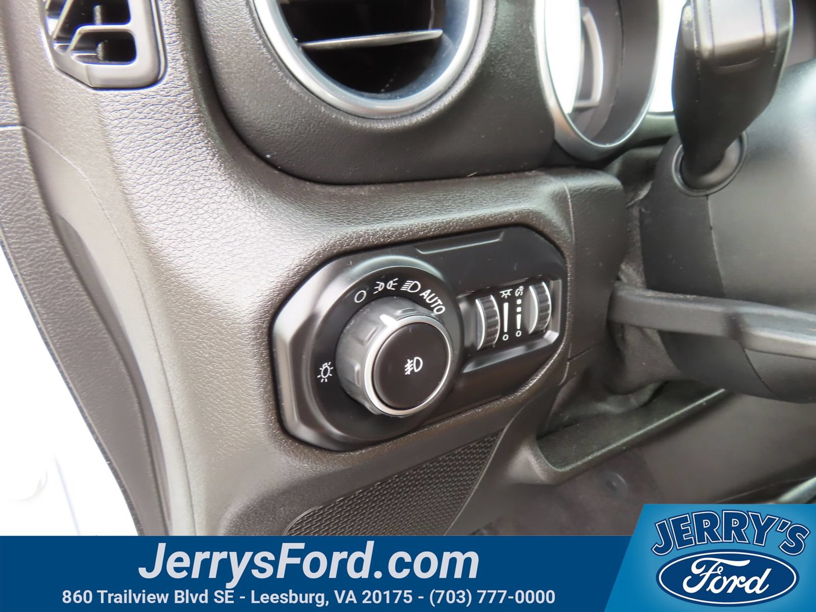 Used 2020 Jeep Wrangler Unlimited Sahara AWD/4WD image 14