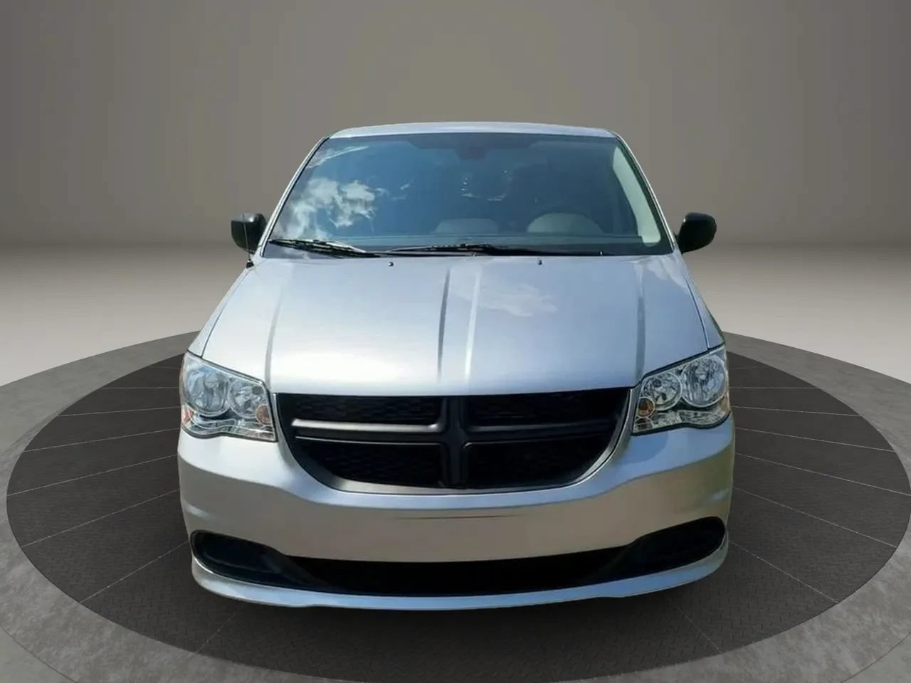 Used 2019 Dodge Grand Caravan SE FWD image 2