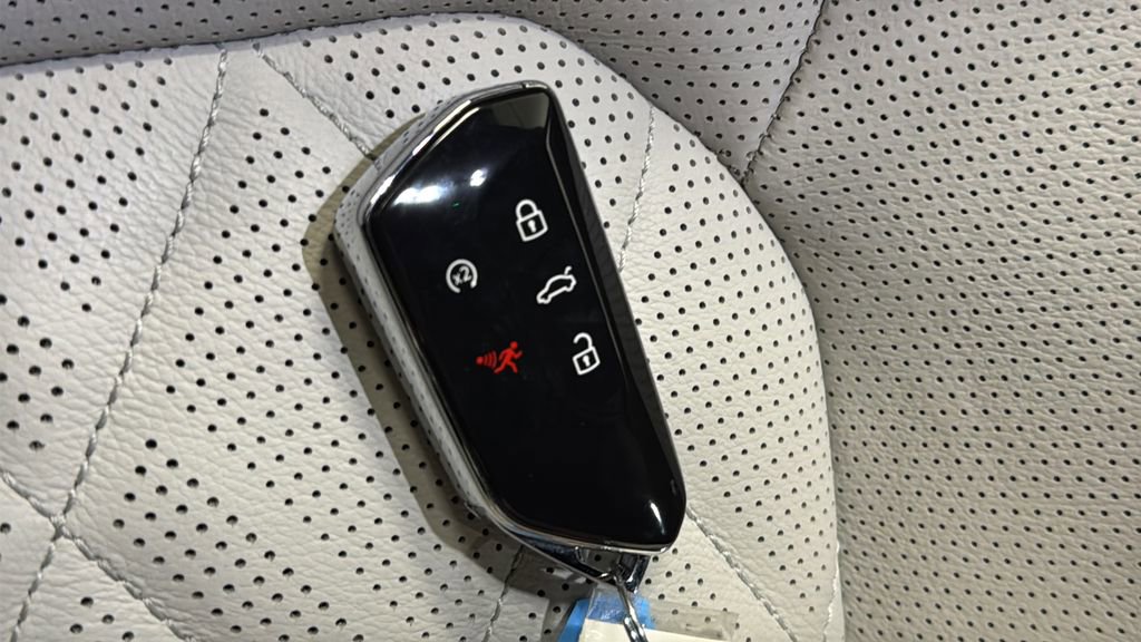 Used 2025 Volkswagen Atlas Cross Sport SEL Premium R-Line image 21