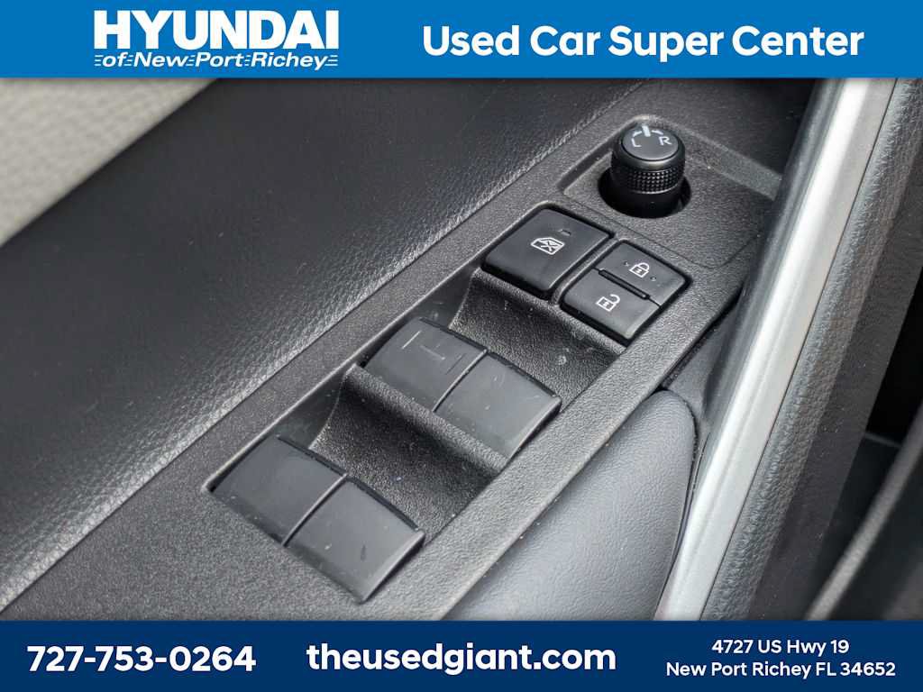 Used 2026 Toyota Corolla Cross L FWD image 27