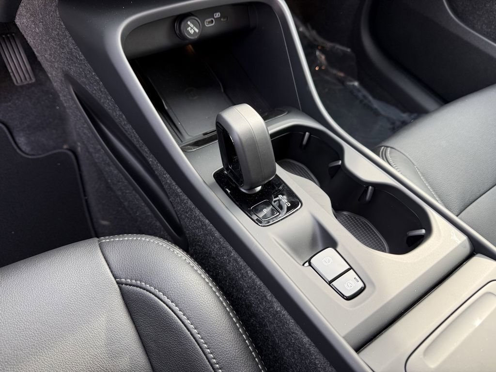 New 2025 Volvo XC40 B5 Core w/ Protection Package Premier image 22