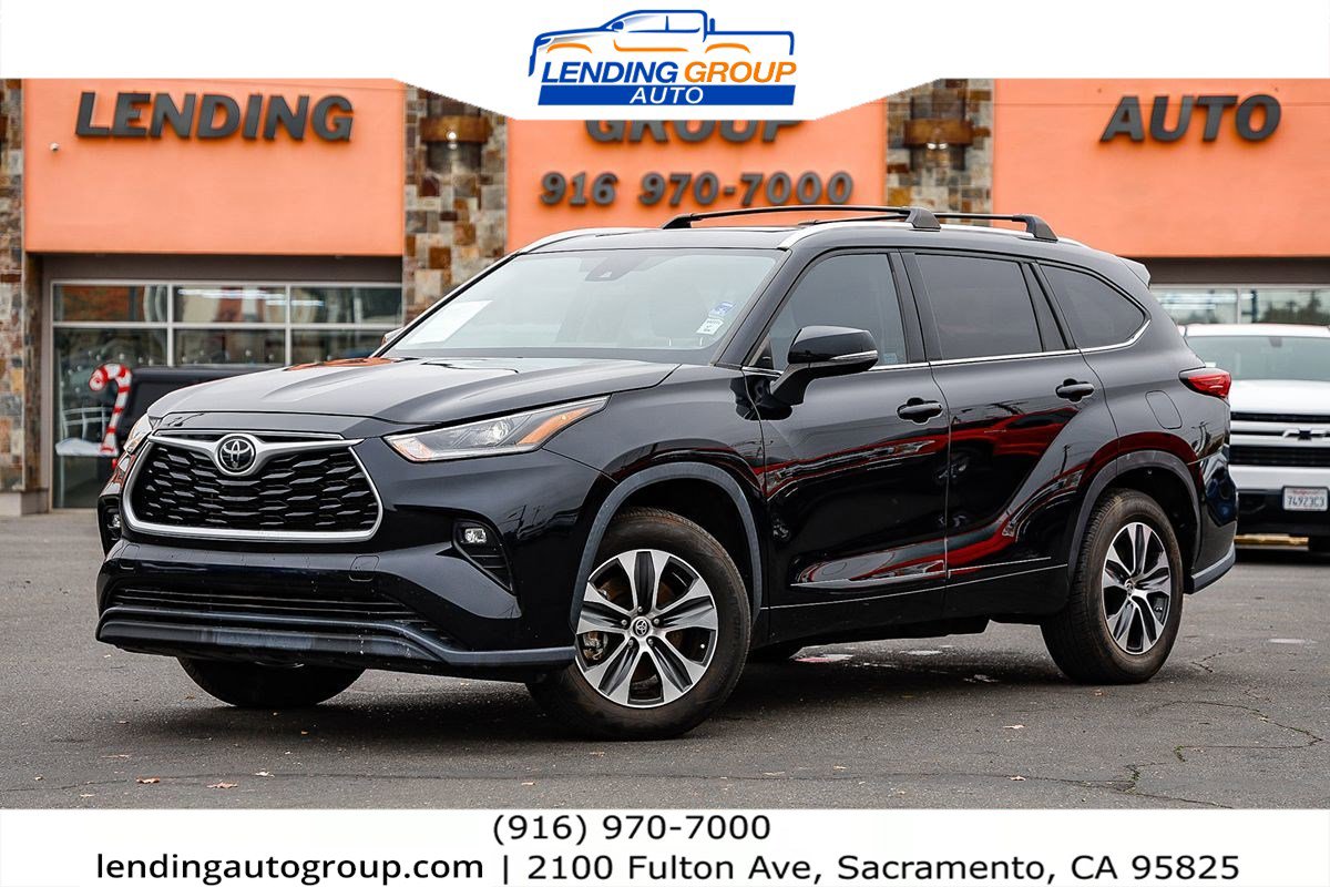 Used 2021 Toyota Highlander XLE image 1