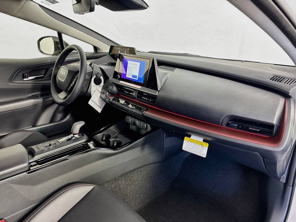 Used 2026 Toyota Prius Plug-In Hybrid FWD image 30