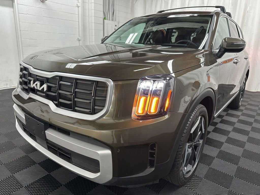 Used 2025 Kia Telluride S image 2